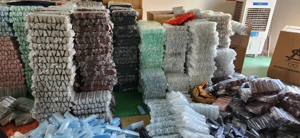 Địa chỉ bán hộp đựng kính sỉ, số lượng lớn, uy tín