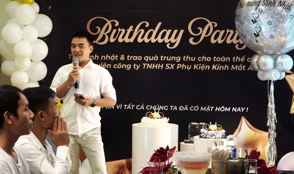 Tiệc sinh nhật cho cán bộ nhân viên của Phụ Kiện Kính Mắt Asia
